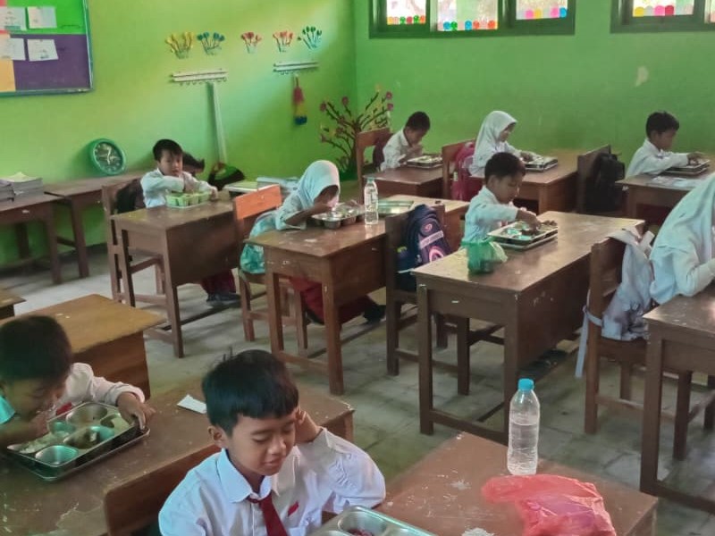 PELAKSANAAN MAKAN BERGIZI GRATIS SDN 1 BUDUAN