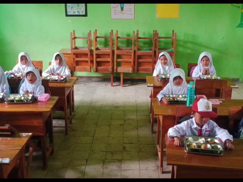 PELAKSANAAN MAKAN BERGIZI GRATIS SETIAP HARI SDN 1 BUDUAN
